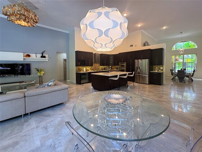 Building Photo - 375 Sabal Way