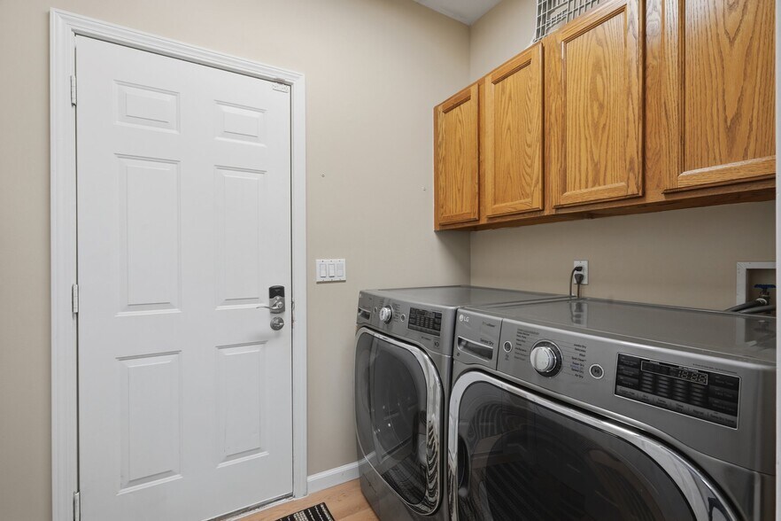 Building Photo - 44525 Fenwick Dr
