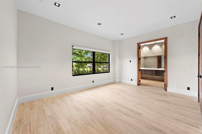 Building Photo - 461 Poinciana Dr