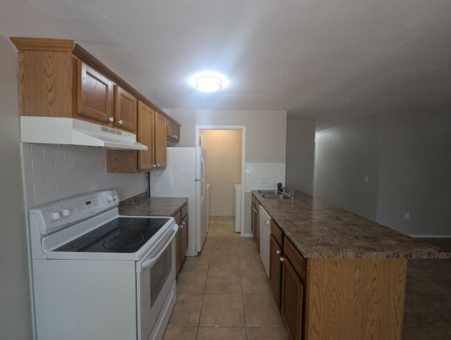 Primary Photo - Quail Valley 3 Bedroom 2 bathroom