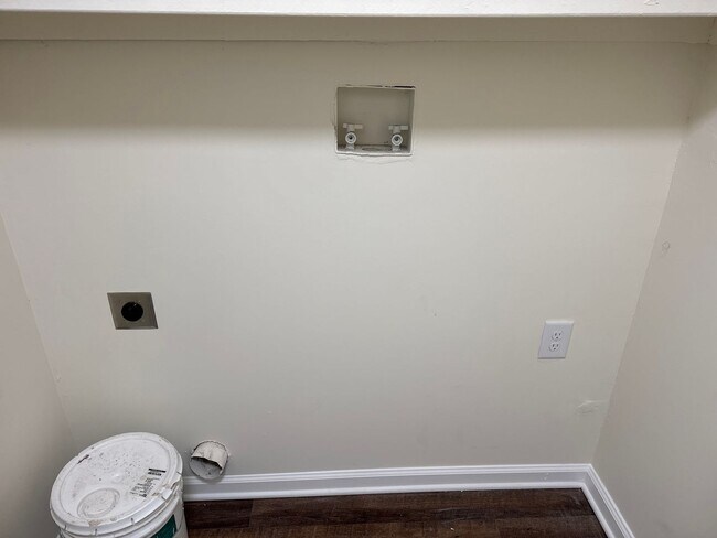 Building Photo - 4082 Forest Ave W