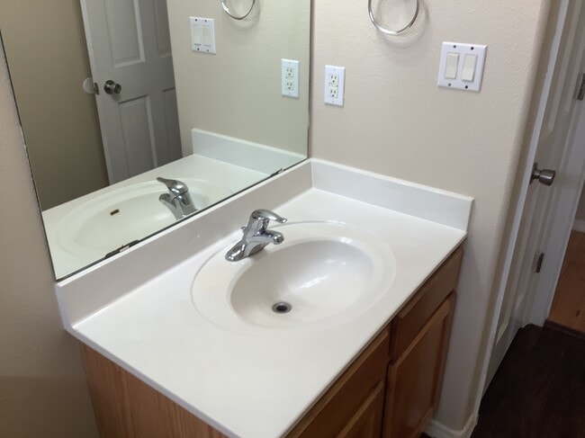 Building Photo - 3141 Zia St NE