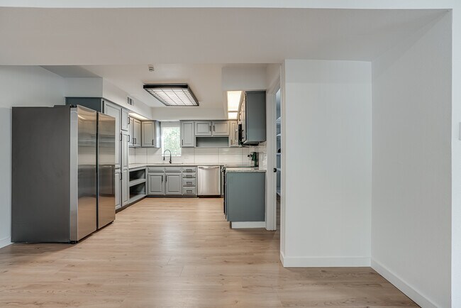 Building Photo - 568 W Quill Dr