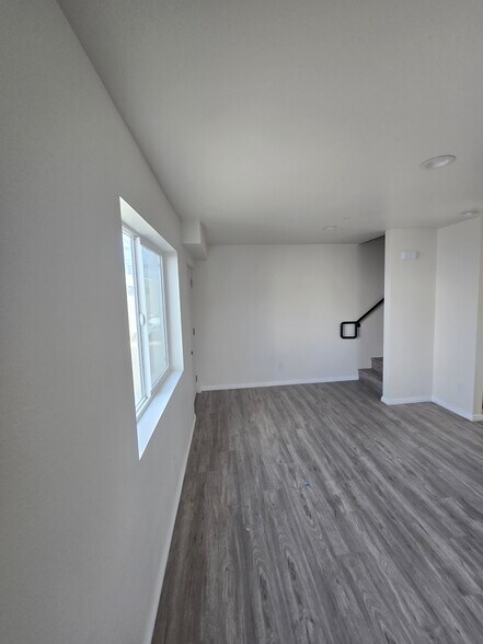 Building Photo - 1647 E 53rd St