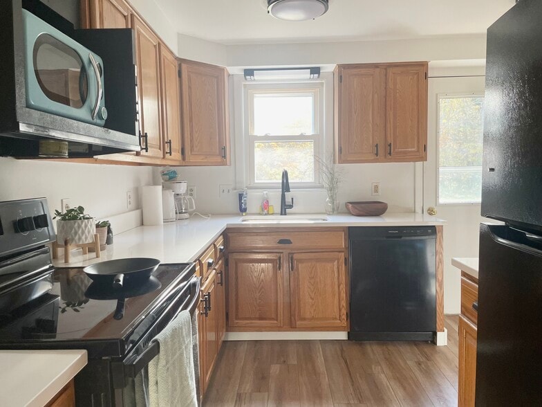 Building Photo - 13 Krampf Cir