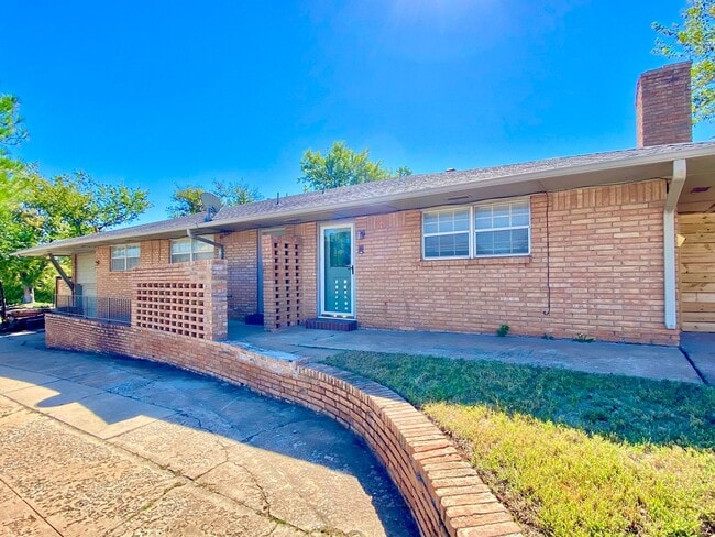 Primary Photo - Large 3 Bed 2 Bath off NW 63rd & N. Villa ...