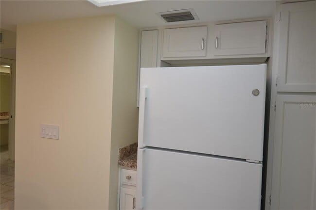 Building Photo - 226 Woodlake Wynde