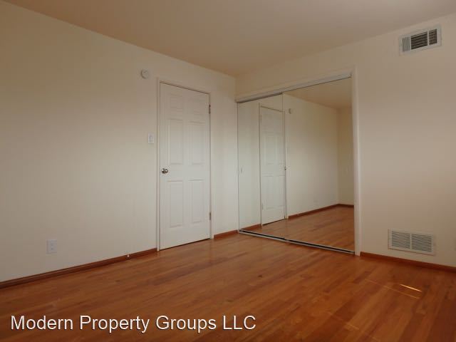 Building Photo - 1728 E Broadway