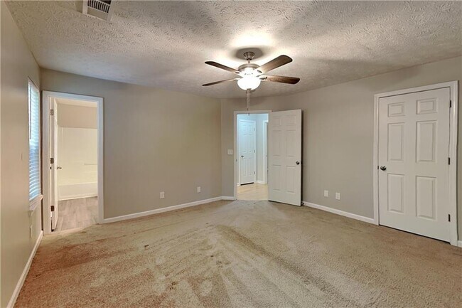 Building Photo - 628 Bluff Dr