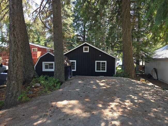 Primary Photo - 2 Bed 1 Bath on Diamond Lake Secondary Lot