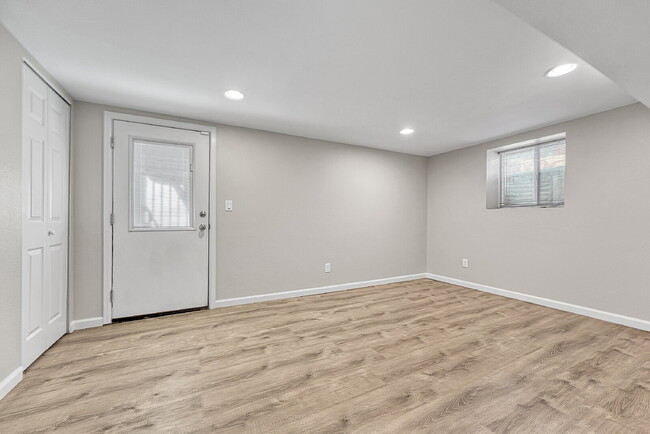 Building Photo - $1,240.95 -  1 bed, 1 bath Condo in Denver.
