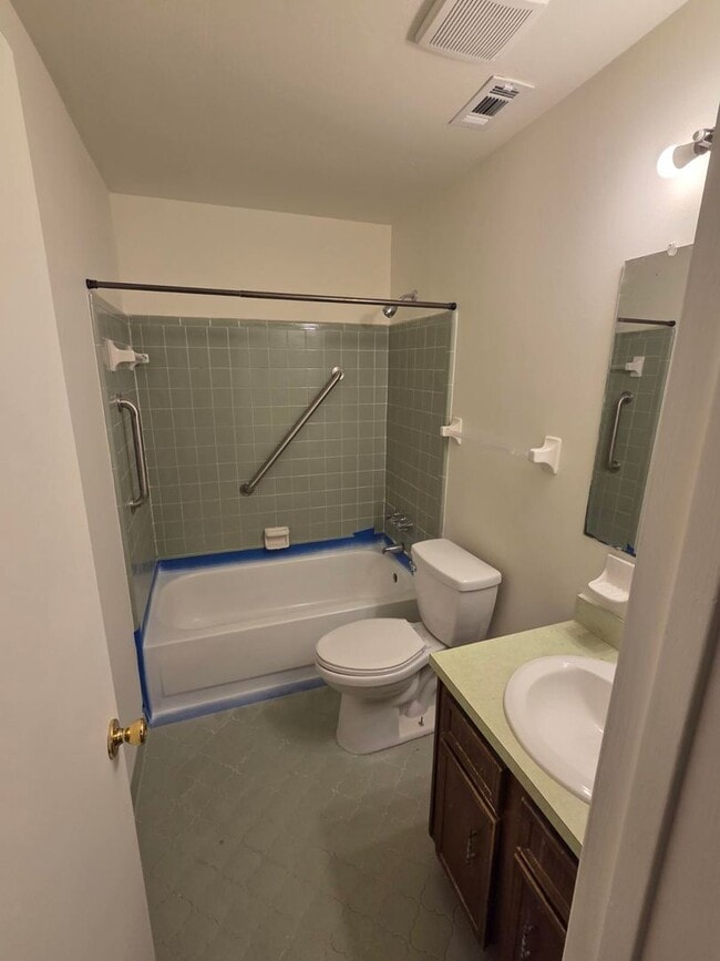 Building Photo - 3/2 in Claremont Subdivision
