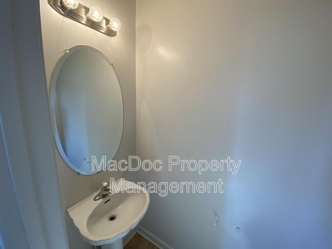 Building Photo - 4249 Normandy Ct