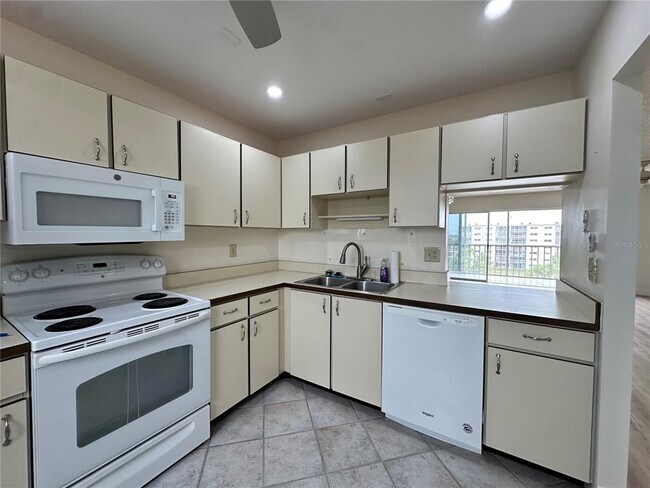 Building Photo - 3640 Ironwood Cir