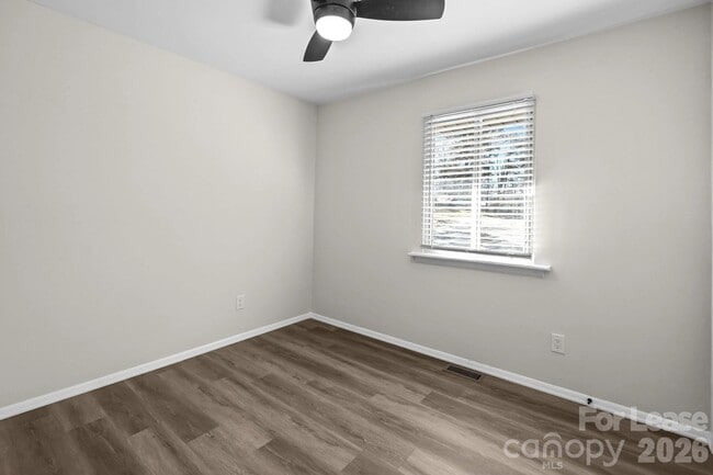 Building Photo - 801 Davenport St