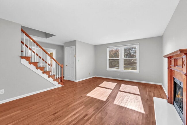 Building Photo - Spacious 3 Bedroom and 2.5 Bathroom