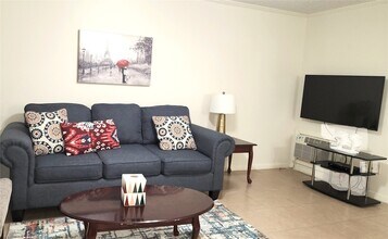 Building Photo - 4727 W Alabama St