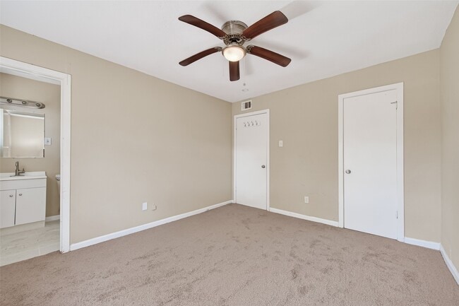 Building Photo - 3927 Prudence Dr