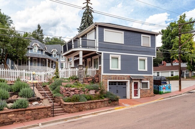 Building Photo - Charming 3-Bed, 2-Bath Home in Manitou Spr...