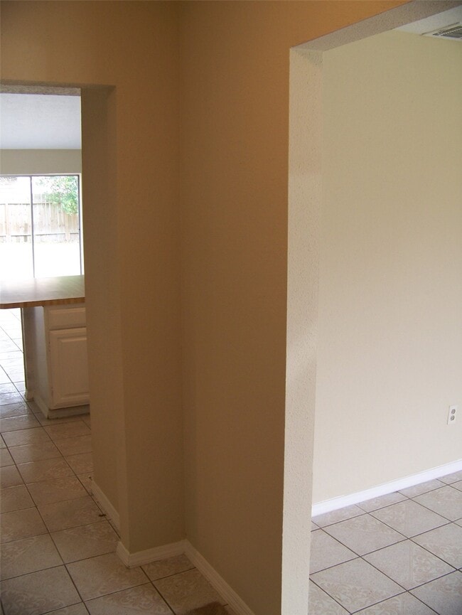 Building Photo - 4742 Tain Dr
