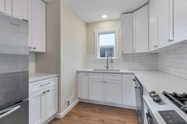 Building Photo - 134 S Quitman St