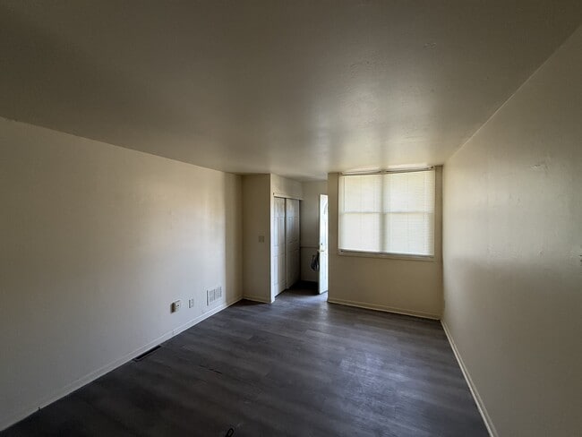 Building Photo - 9010 N 95th St