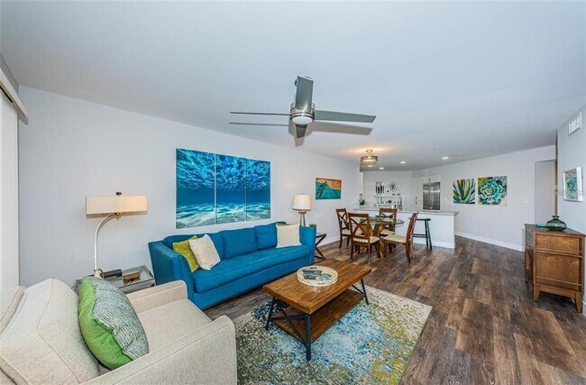 Building Photo - 6141 Bahia Del Mar Blvd S