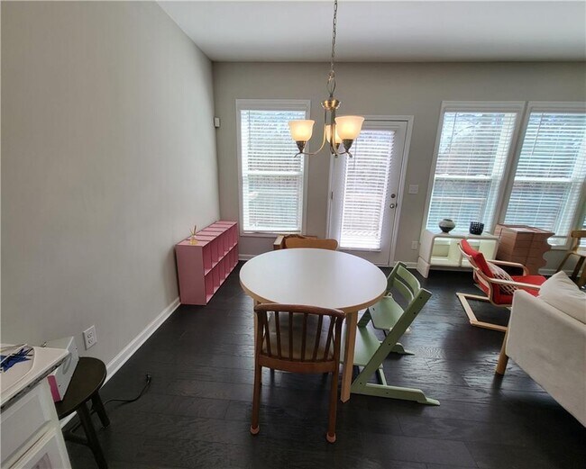 Building Photo - 871 Sunset Park Dr