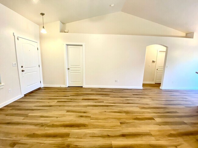 Building Photo - 4 bedroom PLUS office or 5th bedroom in NW Meridian Avail Mid August