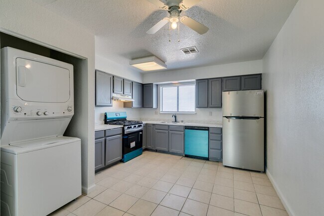 Building Photo - 6987 Mendon Ln