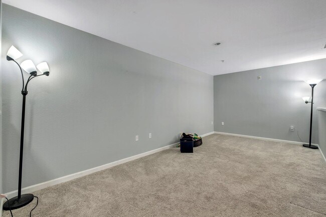 Building Photo - 2801 Chancellorsville Dr