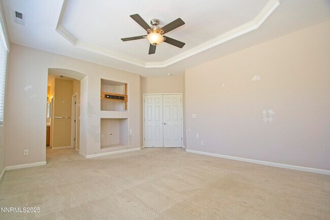 Building Photo - 3075 Roxbury Dr