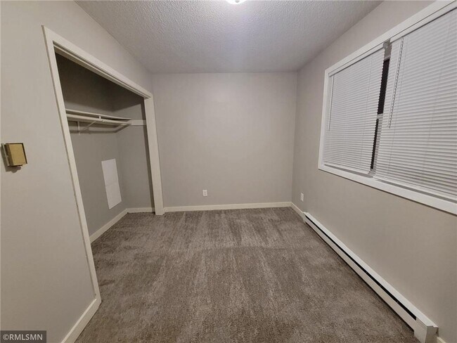 Building Photo - 710 Hillcrest St