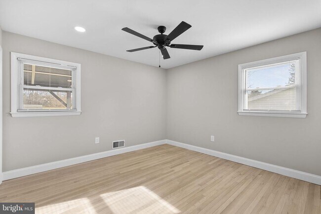 Building Photo - 3887 Shadywood Dr