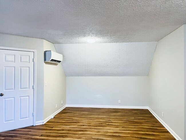 Building Photo - 405 Pleasant Run Rd