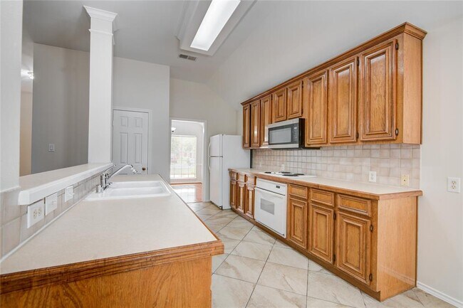 Building Photo - 6106 Grand Glen Ct