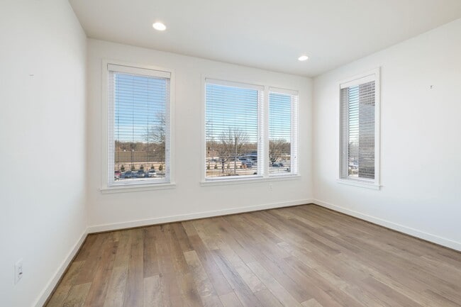 Building Photo - 16560 Crabbs Branch Way