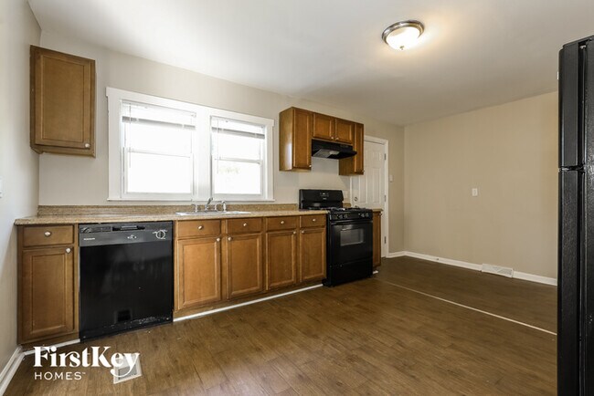Building Photo - 14 E Willow Dr