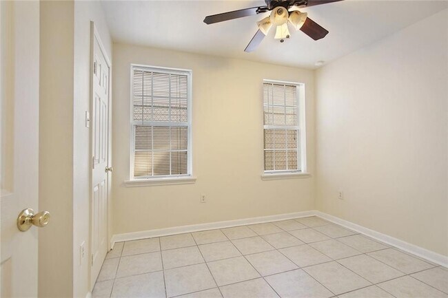 Building Photo - 3029 Bienville St