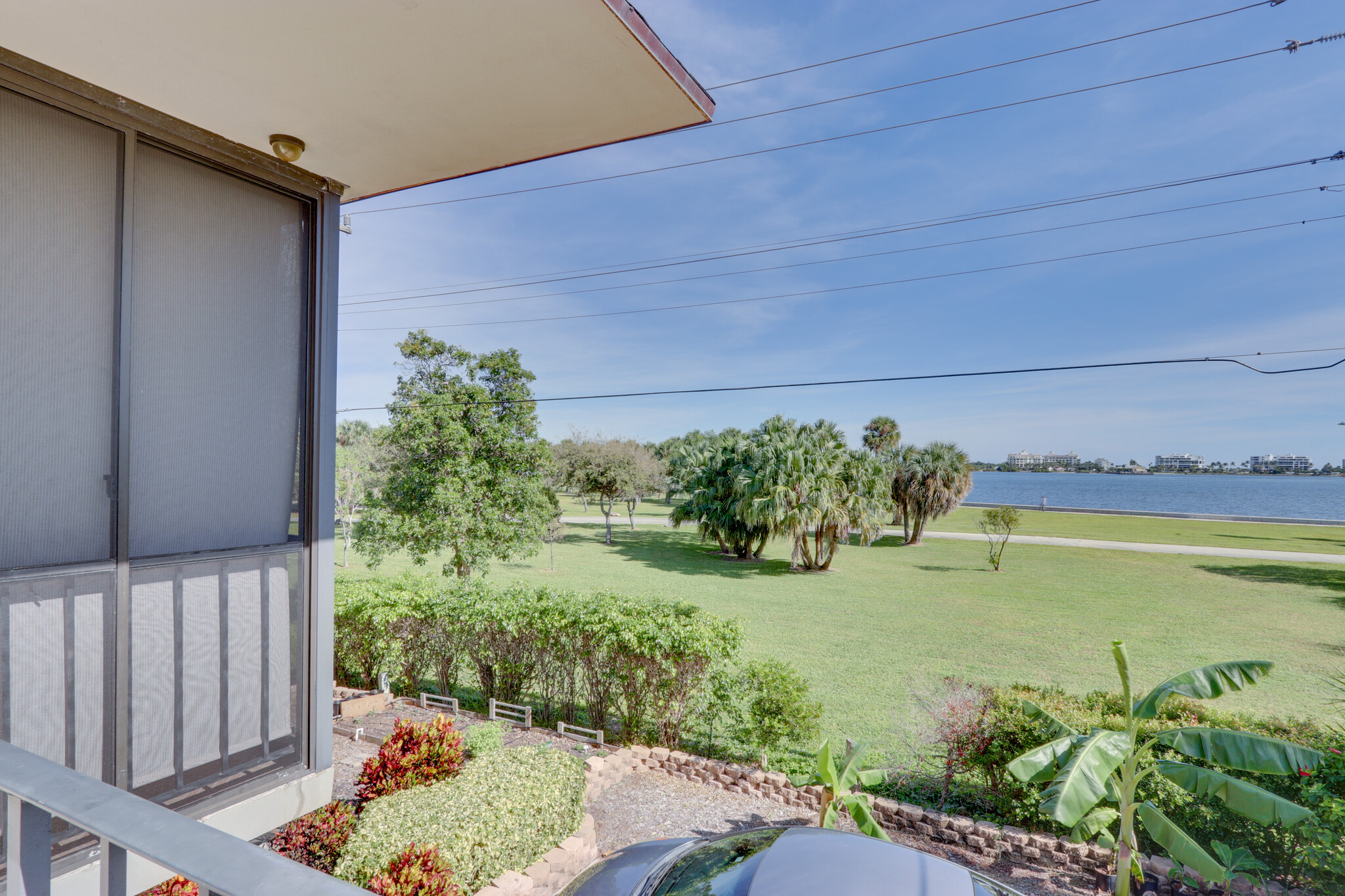 Building Photo - 230 S Lakeside Dr