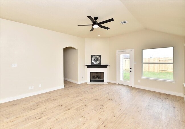 Building Photo - 7715 Butler Lakes Ct