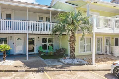 Building Photo - 22522 Front Beach Rd