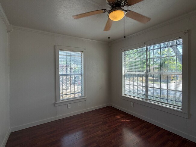 Building Photo - 200 Clemmer St