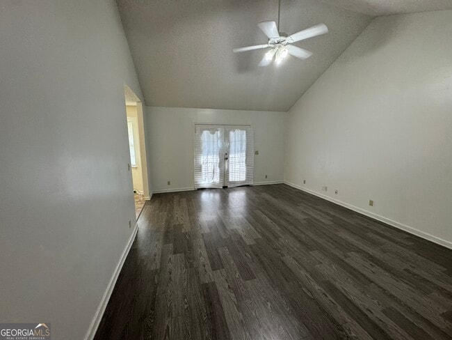 Building Photo - 205 Silver Fox Dr
