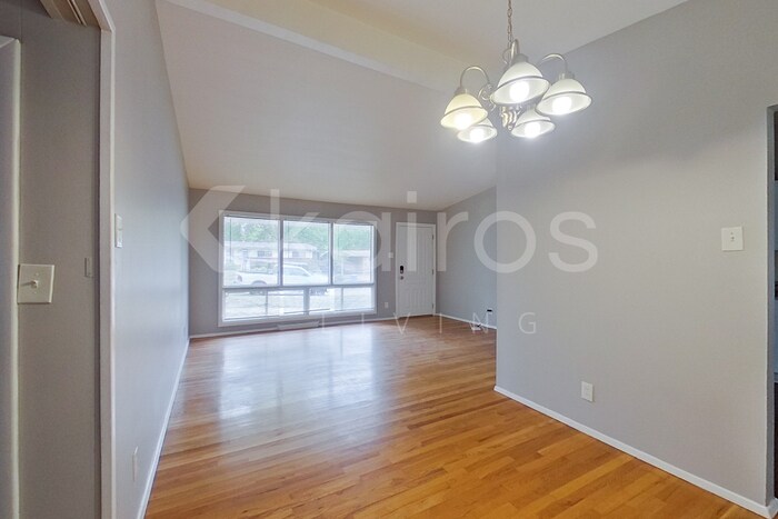 Building Photo - 425 St Edward Ln