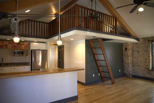 Building Photo - 811 Williamson St