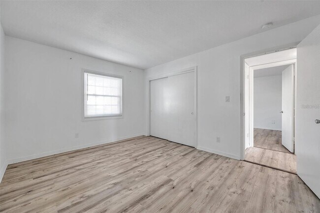 Building Photo - 108 Pompano Dr SE