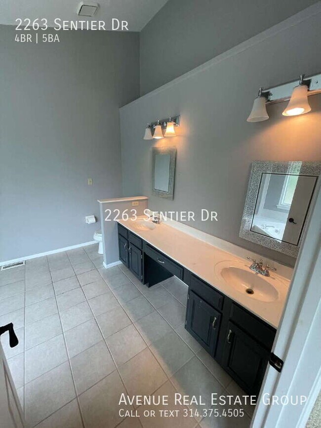 Building Photo - 2263 Sentier Dr