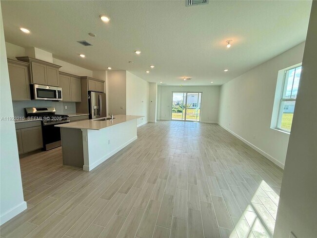 Building Photo - 19600 Whispering Crk Rd