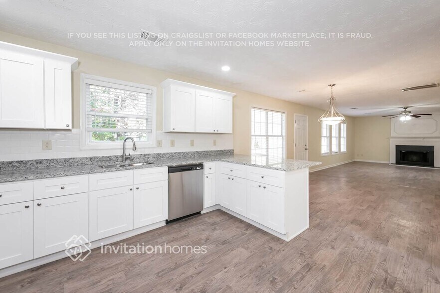 Building Photo - 6521 Carriage Ln